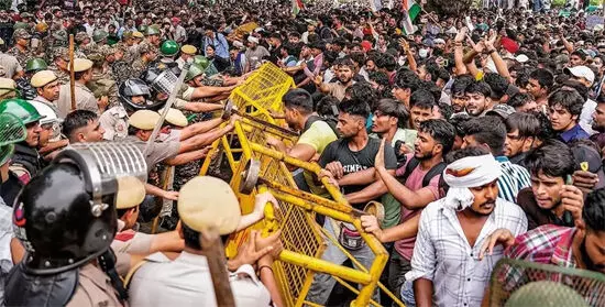जनता को अब बंटना नहीं है, जंतर-मंतर से आई एकता को बनाए रखना है