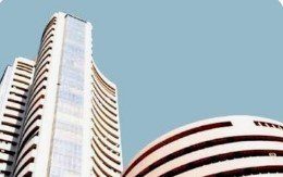 शेयर बाजार में आज भारी गिरावट, सेंसेक्स 900 अंक फिसला, जानें क्या है वजह