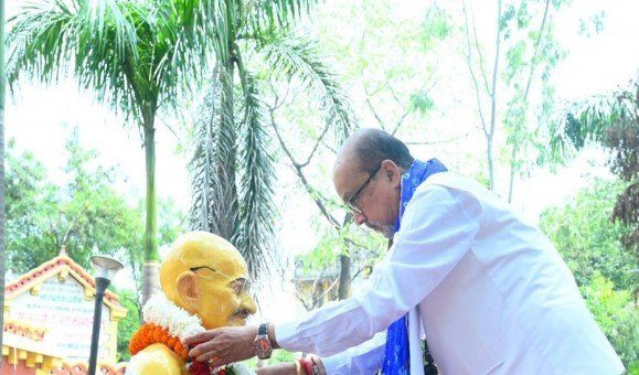नशा मुक्त भारत के संकल्प के साथ राज्यपाल डेका ने की पदयात्रा