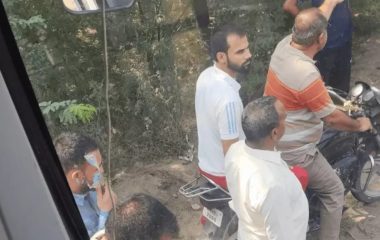Rohtak News: महम में रोडवेज बस रोककर चालक को लात-घूंसों से पीटा