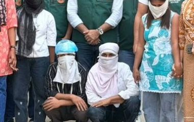 टाइगर श्रॉफ पर फायरिंग मामले में यूपी की दो युवतियां गिरफ्तार, शूटरों तक पहुंचाई थी पिस्टल