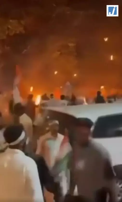 CEC ज्ञानेश कुमार के खिलाफ प्रदर्शन में भिड़े यूथ कांग्रेस-SFI कार्यकर्ता, जमकर चले पत्थर
