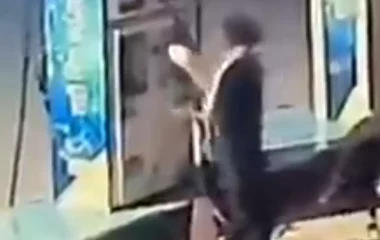 पेट्रोल पंप को आग के हवाले करने की कोशिश, युवक की करतूत CCTV में कैद