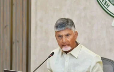 मुख्यमंत्री नायडू मूल नक्षत्रम पर कनक दुर्गा को रेशम की पोशाक चढ़ाएंगे