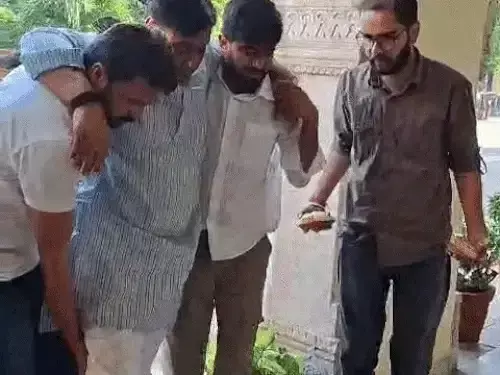 जयपुर में कांग्रेस का विरोध प्रदर्शन जारी, डोटासरा के लड़खड़ाने का वीडियो चर्चा में