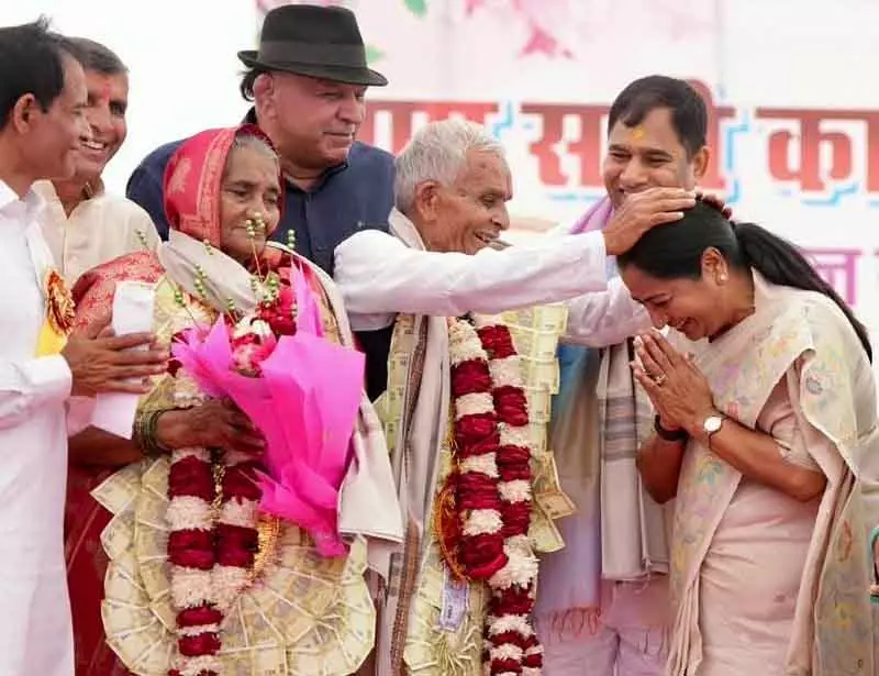 घोघा गांव में धार्मिक कार्यक्रम में शामिल हुए मुख्यमंत्री और राज्यपाल