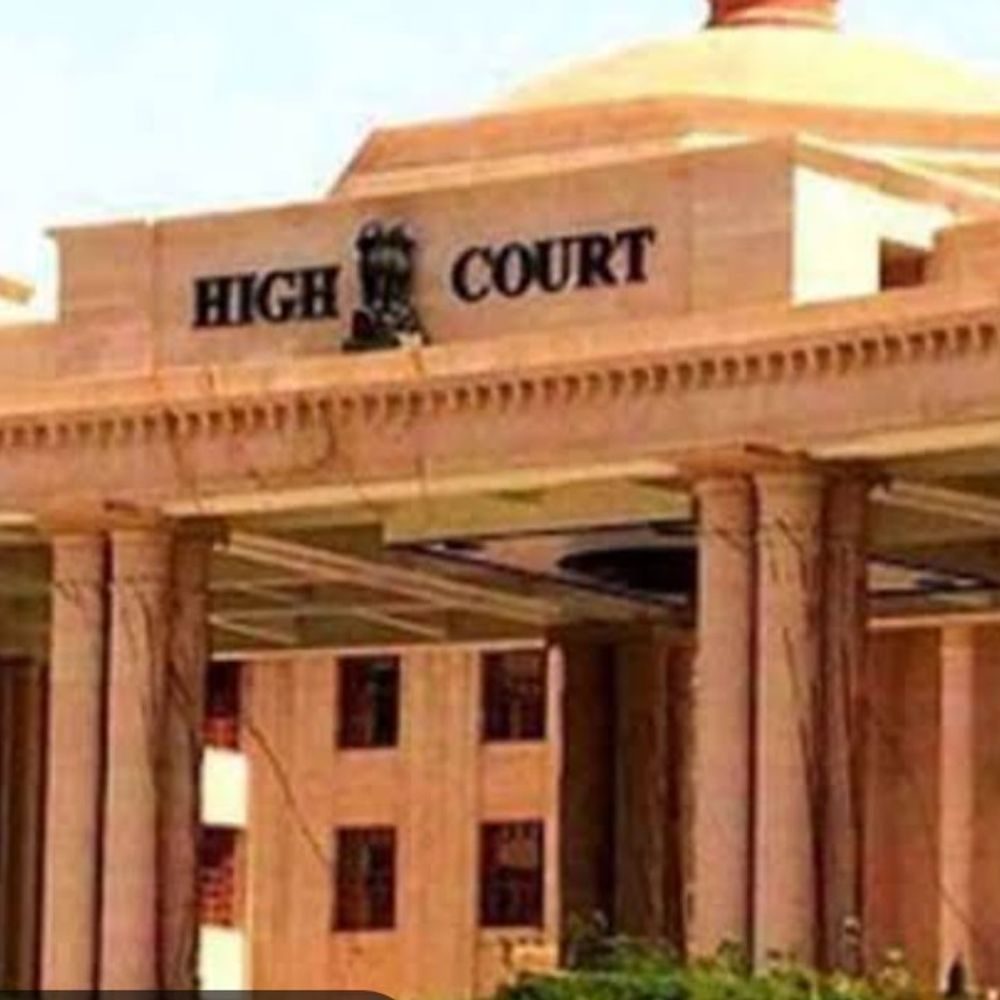 हाईकोर्ट ने सीबीएसई से स्कूलोंमें यातायात नियमों पर मांगा जवाब:बोर्ड के अधिकारी तलब, बच्चों की सुरक्षा पर 4 नवंबर को अगली सुनवाई