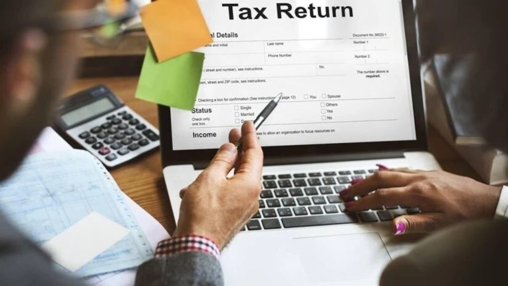 मोबाइल रिपेयर करने वाले को मिला ₹31.80 करोड़ का GST नोटिस