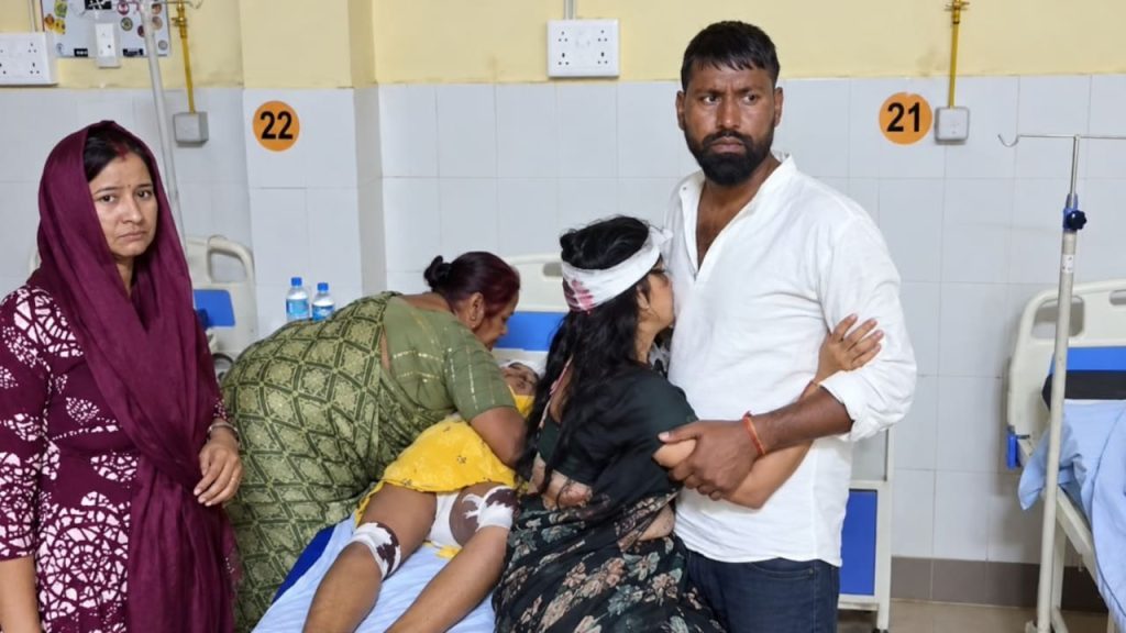 टेसू-झांझी का विसर्जन कर रहे लोगों को कार ने रौंदा, चार की मौत