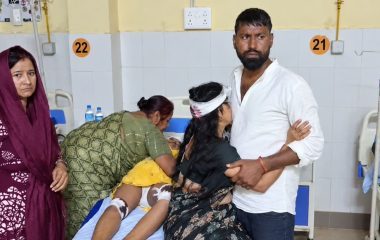 टेसू-झांझी का विसर्जन कर रहे लोगों को कार ने रौंदा, चार की मौत