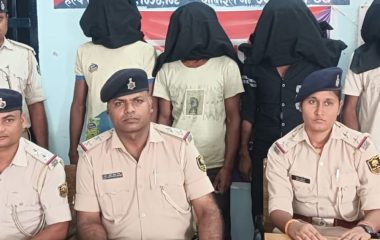पूर्णिया में 309 ग्राम स्मैक के साथ चार तस्कर गिरफ्तार:अनुमानित कीमत करीब 40 से 45 लाख रुपए; बंगाल के मालदा से तस्करी का कनेक्शन