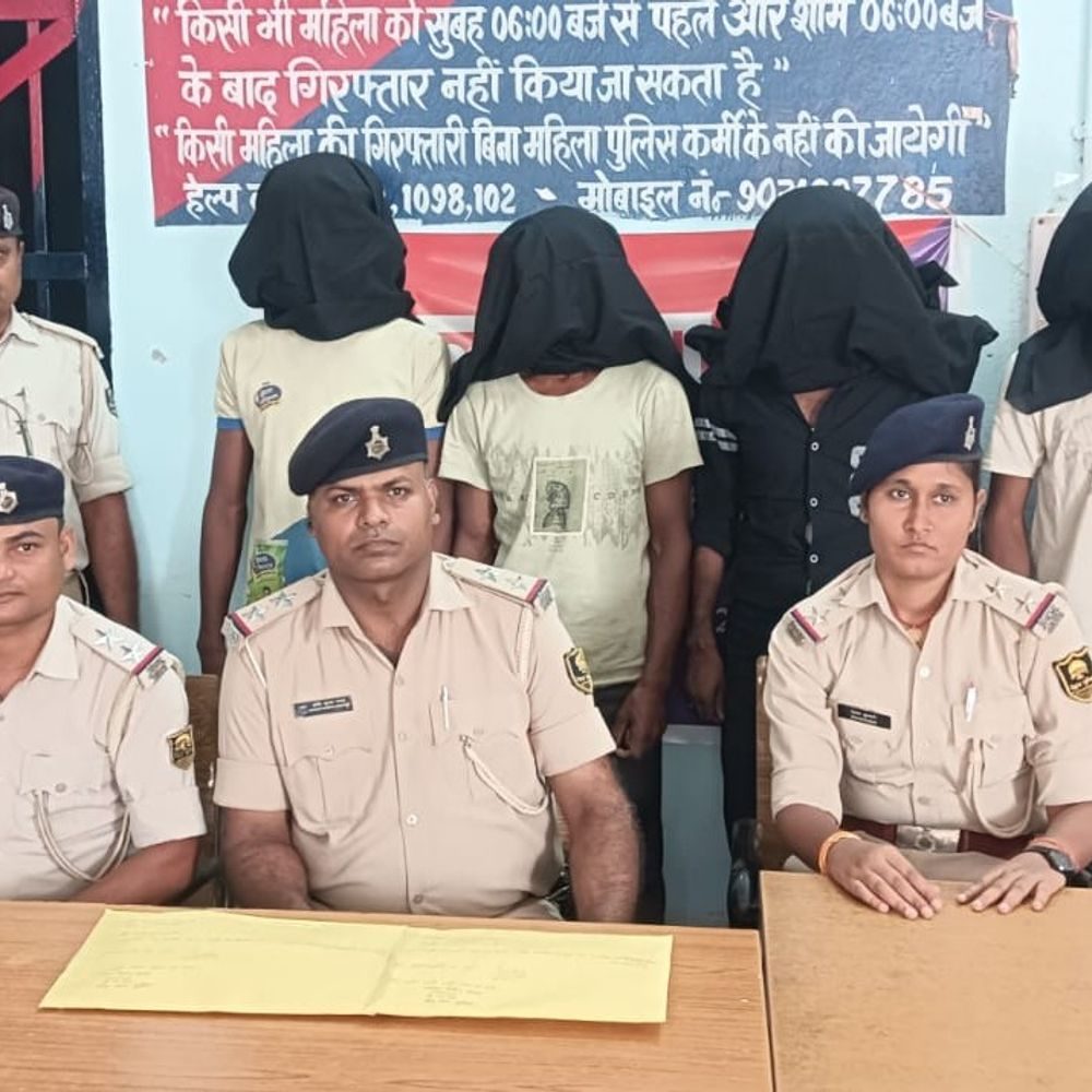 पूर्णिया में 309 ग्राम स्मैक के साथ चार तस्कर गिरफ्तार:अनुमानित कीमत करीब 40 से 45 लाख रुपए; बंगाल के मालदा से तस्करी का कनेक्शन