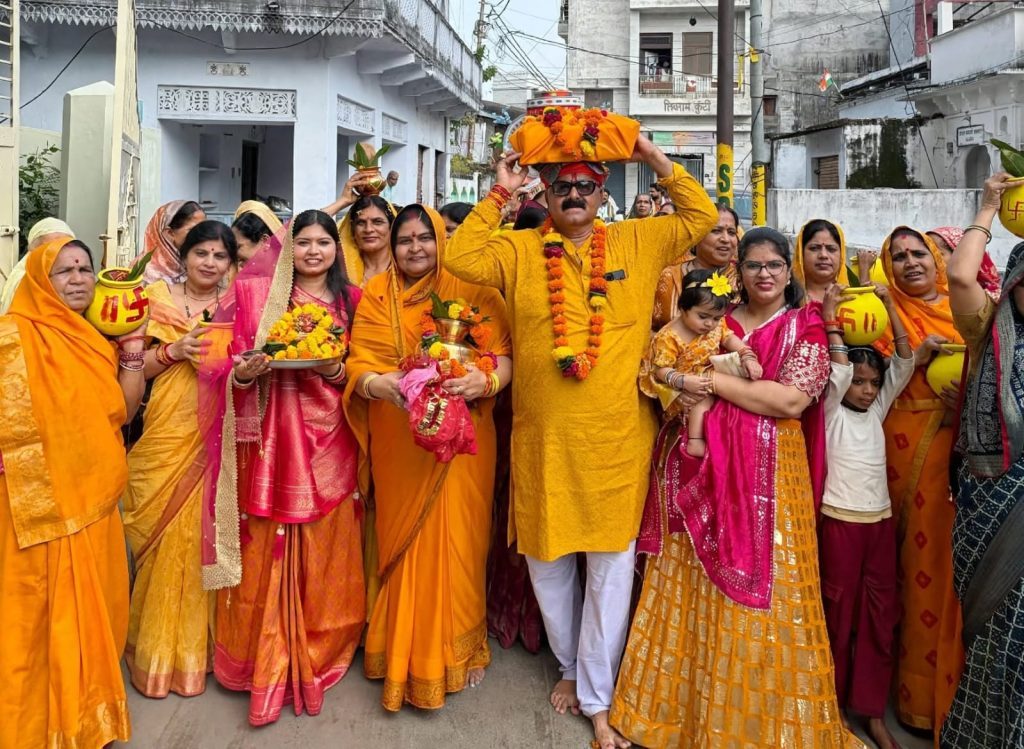 भव्य कलश यात्रा के साथ श्रीमद्भागवत कथा महायज्ञ का शुभारंभ