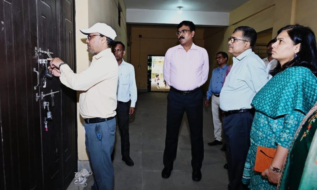 मुख्य निर्वाचन पदाधिकारी ने किया ईवीएम वेयरहाउस का त्रैमासिक निरीक्षण