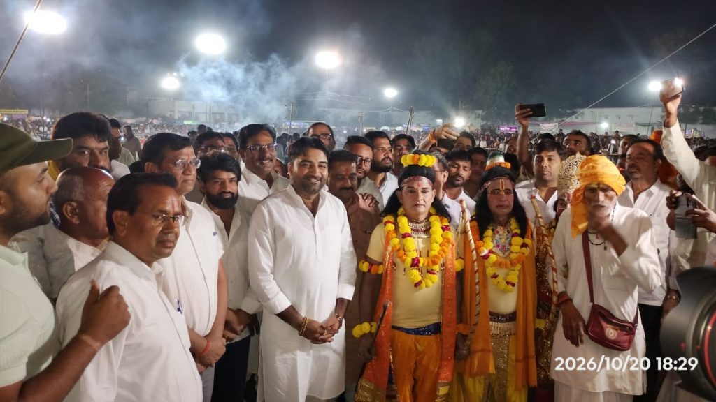 धूं-धूं करके जला अंहकार का प्रतीक रावण
