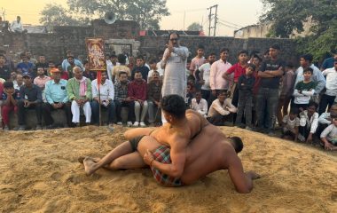 रामलीला महोत्सव में नारायणी मल्ल कला के तत्वाधान में आयोजित दंगल