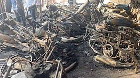 नौकरी से निकाला तो लगा दी गैराज में आग, 20 दोपहिया वाहन जलकर खाक, नागपुर के कपिलनगर की घटना