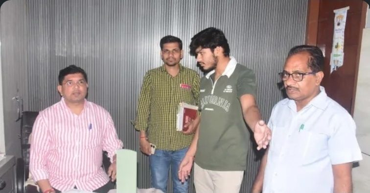 मरीजों की जिंदगी से खिलवाड़ का खेल बेनकाब अस्पताल में डिग्रीविहीन युवकों के हाथों इलाज, स्वास्थ्य विभाग की छापेमारी से मचा हड़कंप