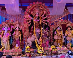 41वें शारदीय दुर्गा पूजा महोत्सव का शुभारंभ, दीनदयाल उद्यान में महासप्तमी पर भव्य पूजा-अर्चना व धुनुची नृत्य*