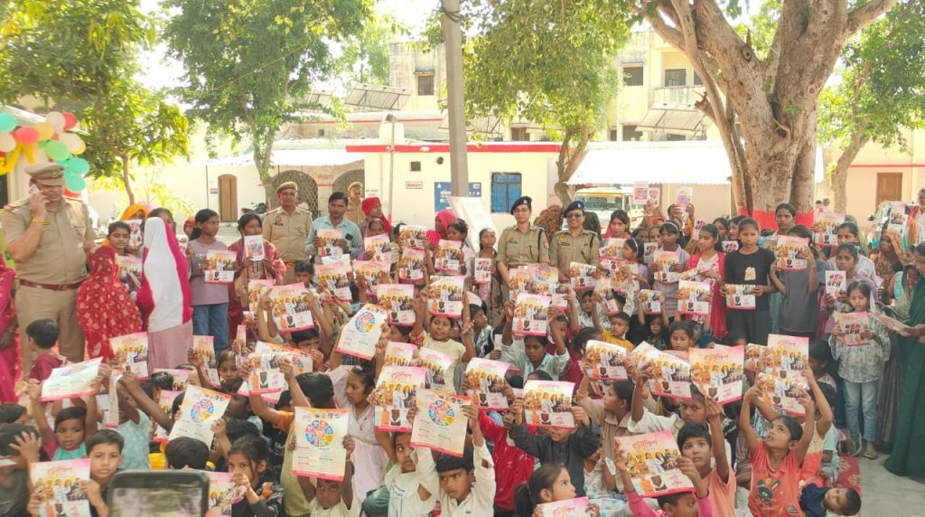 मिशन शक्ति केंद्र का भ्रमण कर महिलाओं-बालिकाओं को किया जागरूक