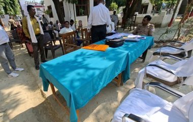 Azamgarh News: कहीं अधिकारी नदारद, कहीं शिकायतों का नहीं हुआ निस्तारण