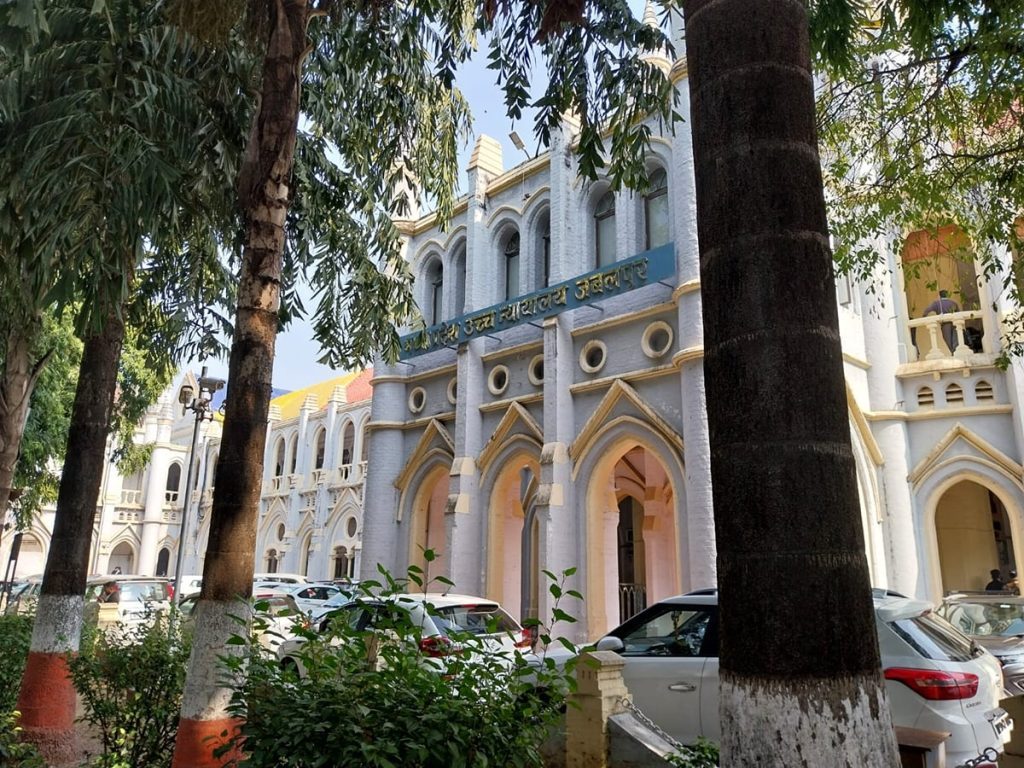 मध्य प्रदेश: छठे वेतनमान पर हाईकोर्ट सख्त, 497 शिक्षकों को लाभ नहीं मिला तो प्रमुख सचिव को होना पड़ेगा पेश