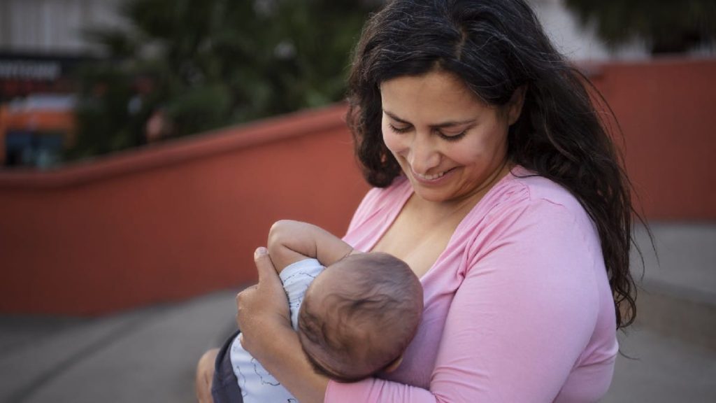 Breastfeeding के दौरान निप्पल में दर्द को न समझें नॉर्मल