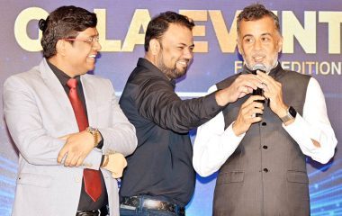 चेतन भगत ने किया डॉ. राजनीश कांत की पुस्तक का विमोचन