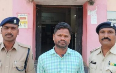 कुकदूर CHC में डॉक्टर से बदसलूकी, गाली-गलौज के बाद मारपीट की कोशिश; आरोपी पकड़ा गया