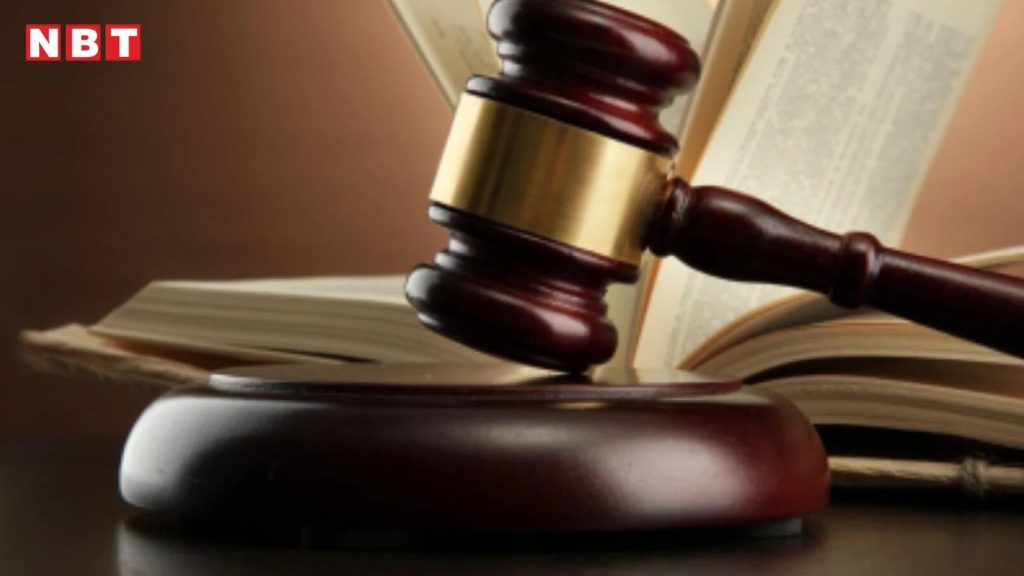 आरक्षक को बचाने ग्रामीणों पर FIR? कोर्ट ने पुलिस जांच में पकड़ी बड़ी खामी, 4 ग्रामीण बरी, 3 पुलिसकर्मियों पर कार्रवाई के आदेश