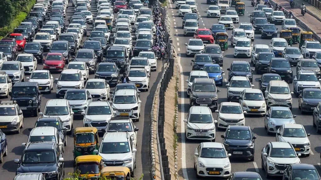 Delhi Traffic Alert:आज दिल्ली में होगा भयंकर जाम! दोपहर 3 बजे से ट्रैफिक पर असर, निकलने से पहले देखें एडवाइजरी