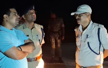 सुपौल में DM-SP ने रात में चलाया सर्च ऑपरेशन:दुर्गा पूजा को लेकर सुरक्षा कड़ी, संदिग्धों और असामाजिक तत्वों पर रखी जा रही नजर