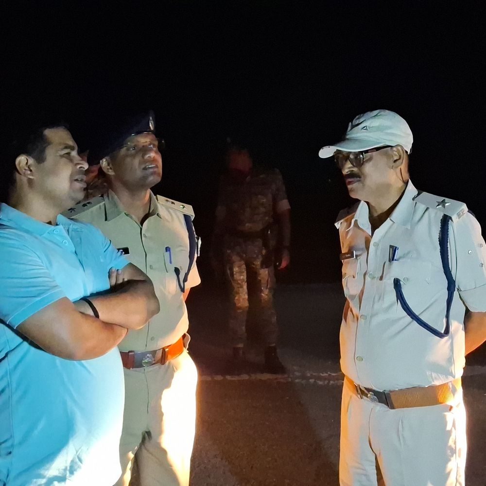 सुपौल में DM-SP ने रात में चलाया सर्च ऑपरेशन:दुर्गा पूजा को लेकर सुरक्षा कड़ी, संदिग्धों और असामाजिक तत्वों पर रखी जा रही नजर