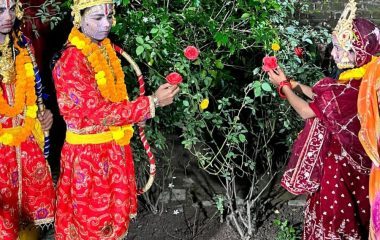 रामलीला में पुष्प वाटिका प्रसंग का मंचन:माता गौरी की पूजा कर सीता ने मांगा मनोकामना पूर्ति का वरदान