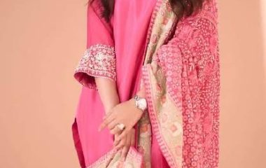 Navratri Special Fashion : महाअष्टमी पर यामी गौतम के एथनिक लुक से लें फैशन टिप्स, सूट से लेकर साड़ी तक दिखेंगी स्टाइलिश