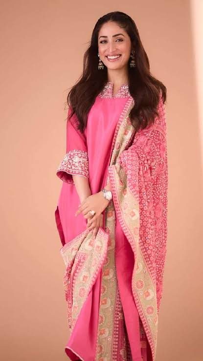 Navratri Special Fashion : महाअष्टमी पर यामी गौतम के एथनिक लुक से लें फैशन टिप्स, सूट से लेकर साड़ी तक दिखेंगी स्टाइलिश