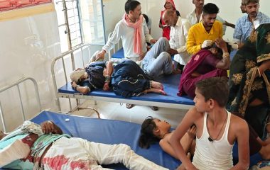Jalaun News: श्रद्धालुओं से भरी ट्रैक्टर-ट्रॉली पलटी, 20 घायल