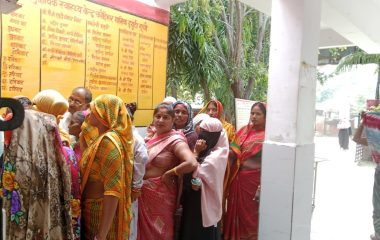 Prayagraj News: कौड़िहार सीएचसी में वायरल बुखार, सर्दी-जुकाम के मरीजों की भीड़