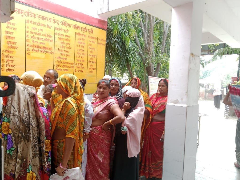 Prayagraj News: कौड़िहार सीएचसी में वायरल बुखार, सर्दी-जुकाम के मरीजों की भीड़
