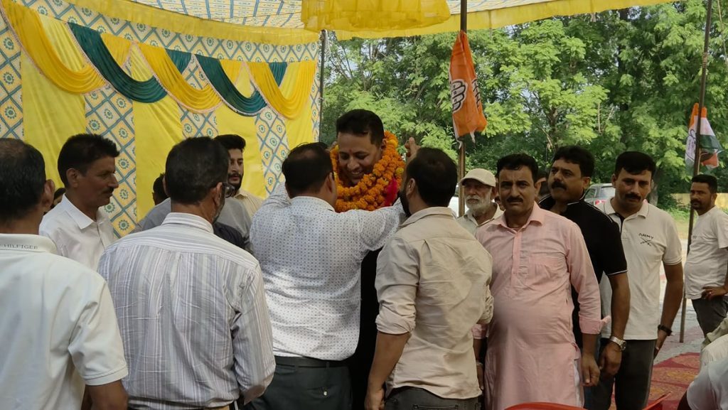 Kangra News: कांग्रेस ने संगठन को मजबूत बनाने पर किया मंथन
