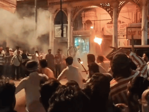 धनकुट्टी की सड़क पर दौड़े दंगाई:कानपुर पहुंची ब्रिटिश ब्रांड की “मॉरिस माइनर” कार, कत्था वाला धर्मशाला में “गांधी एण्ड माय मदर” की शूटिंग