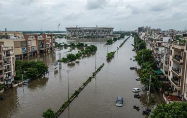 गोमती का जलस्तर बढ़ने से Lucknow के Ekana Stadium और शहीद पथ पर भरा पानी