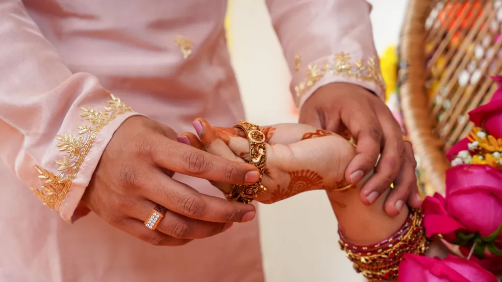 Karwa Chauth Vrat for Husband: करवा चौथ पर पति भी रख रहे हैं व्रत, जानें जरूरी नियम