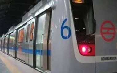 भास्कर अपडेट्स:दिल्ली मेट्रो में सीट को लेकर विवाद में एक शख्स की मौत, पूर्व आईएएस अधिकारी और बेटा गिरफ्तार