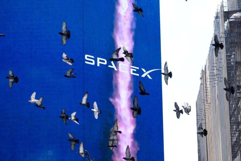 SpaceX राष्ट्रव्यापी वायरलेस नेटवर्क के लिए 80,000 सेल साइट्स पर बातचीत में