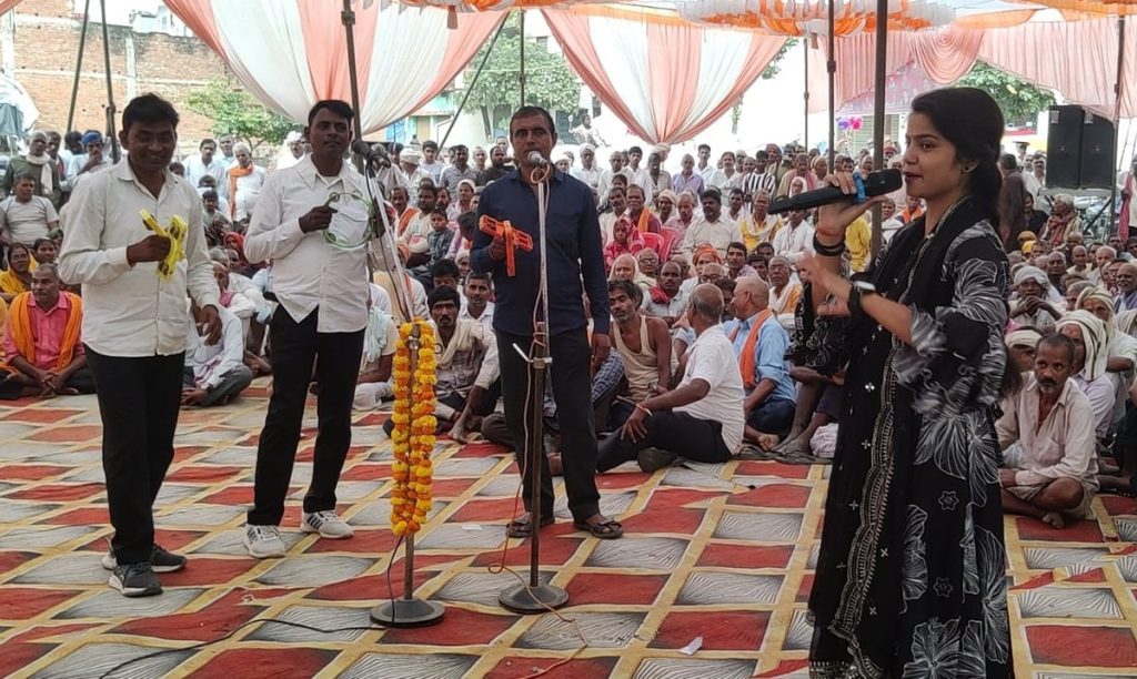 Varanasi News: बरसन लागी बदरिया…, पिया नाहीं आए मोरे अंगना गीत पर खूब बजी ताली