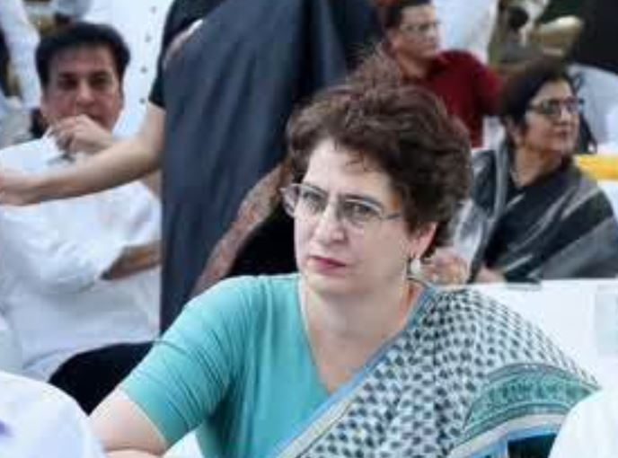 ‘जब सत्ता में बैठा कोई व्यक्ति डर जाए’: बेटे की प्रदर्शनी से जुड़े विवाद पर प्रियंका वाड्रा बोलीं