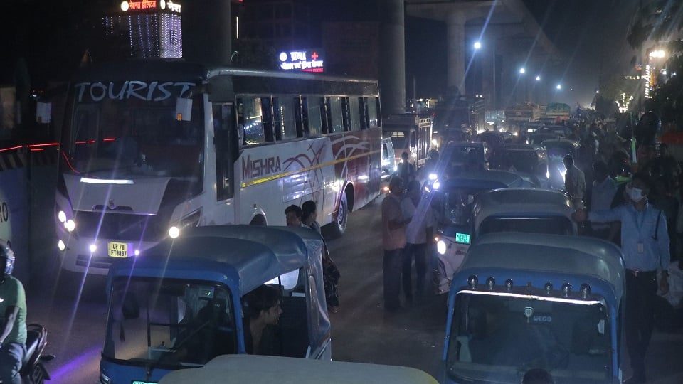 जनकपुरी महोत्सव 2026: ट्रैफिक डायवर्जन हुआ फेल, सिकंदरा से आवास विकास तक जाम; हाईवे पर चलते रहे ट्रक