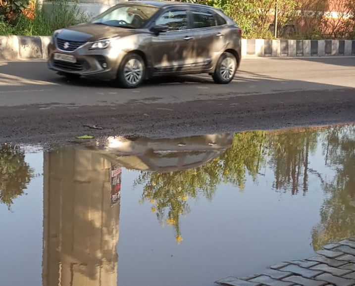 Ghaziabad News:गड्ढों में जिम्मेदारी… हिचकोले खा रहा सफर – Responsibility Lost In The Potholes… A Journey Full Of Jolts