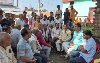 Kushinagar News: सड़क किनारे रखे बैरिकेड से टकराकर युवक की मौत, साथी की हालत गंभीर